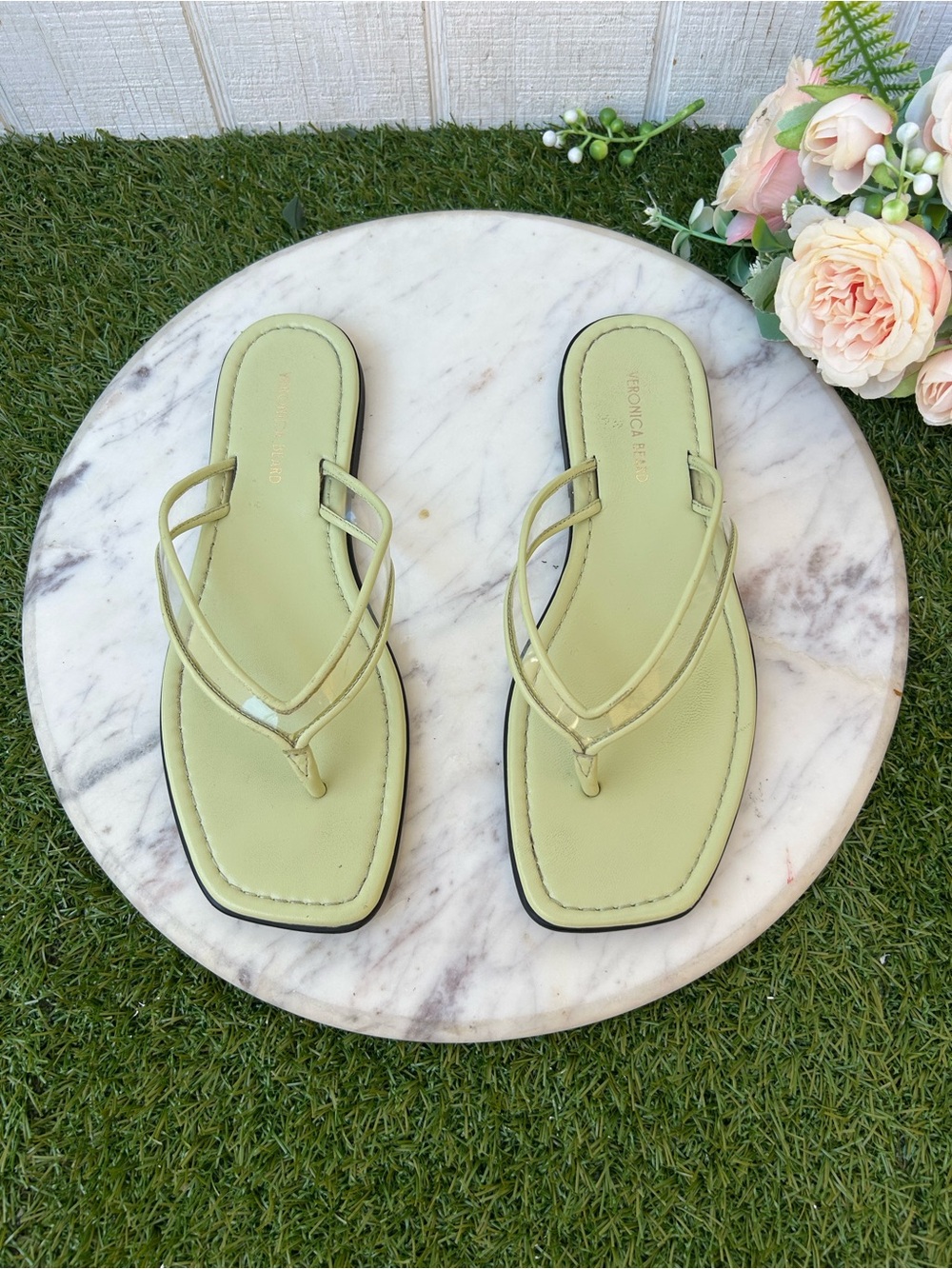 VERONICA BEARD 
Clea Jelly Flip-Flop Sandal
Jelly: Clear/Light Pistachio
Sz 7 - Picture 9 of 15